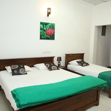 Lotus Dreams Guesthouse Weligama Exteriör bild