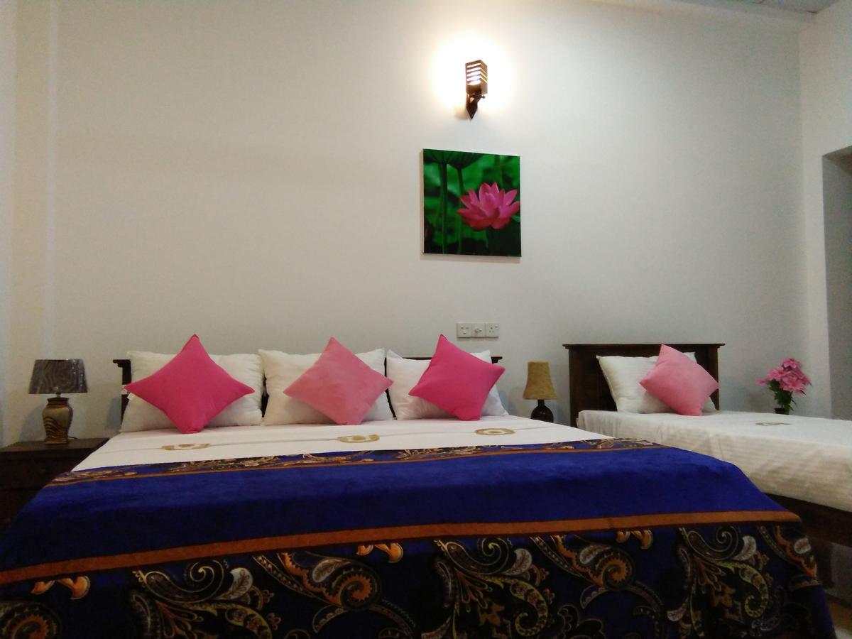 Lotus Dreams Guesthouse Weligama Exteriör bild