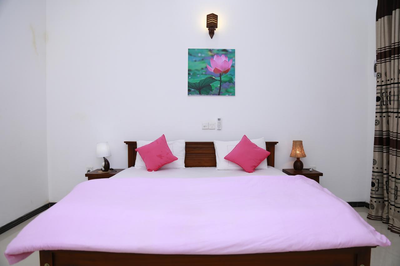 Lotus Dreams Guesthouse Weligama Exteriör bild