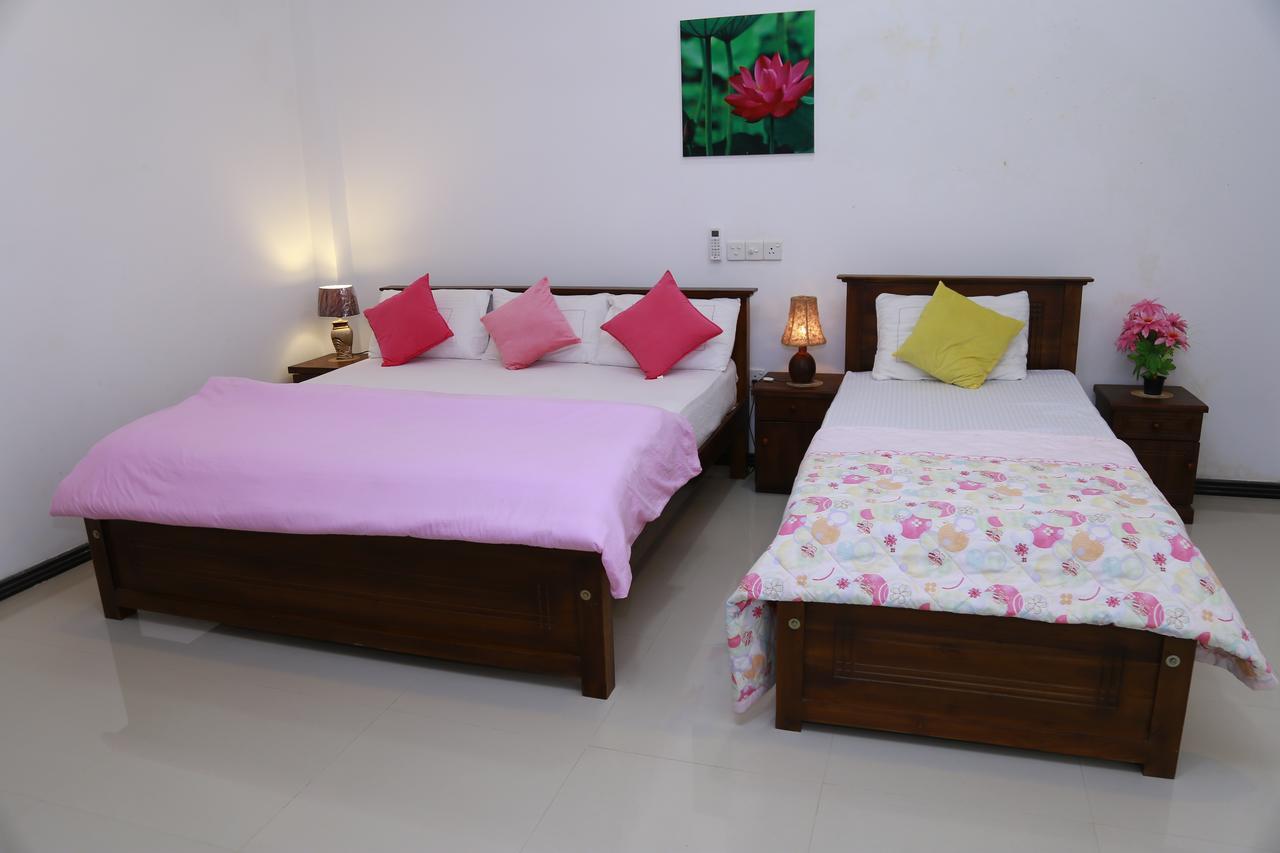 Lotus Dreams Guesthouse Weligama Exteriör bild