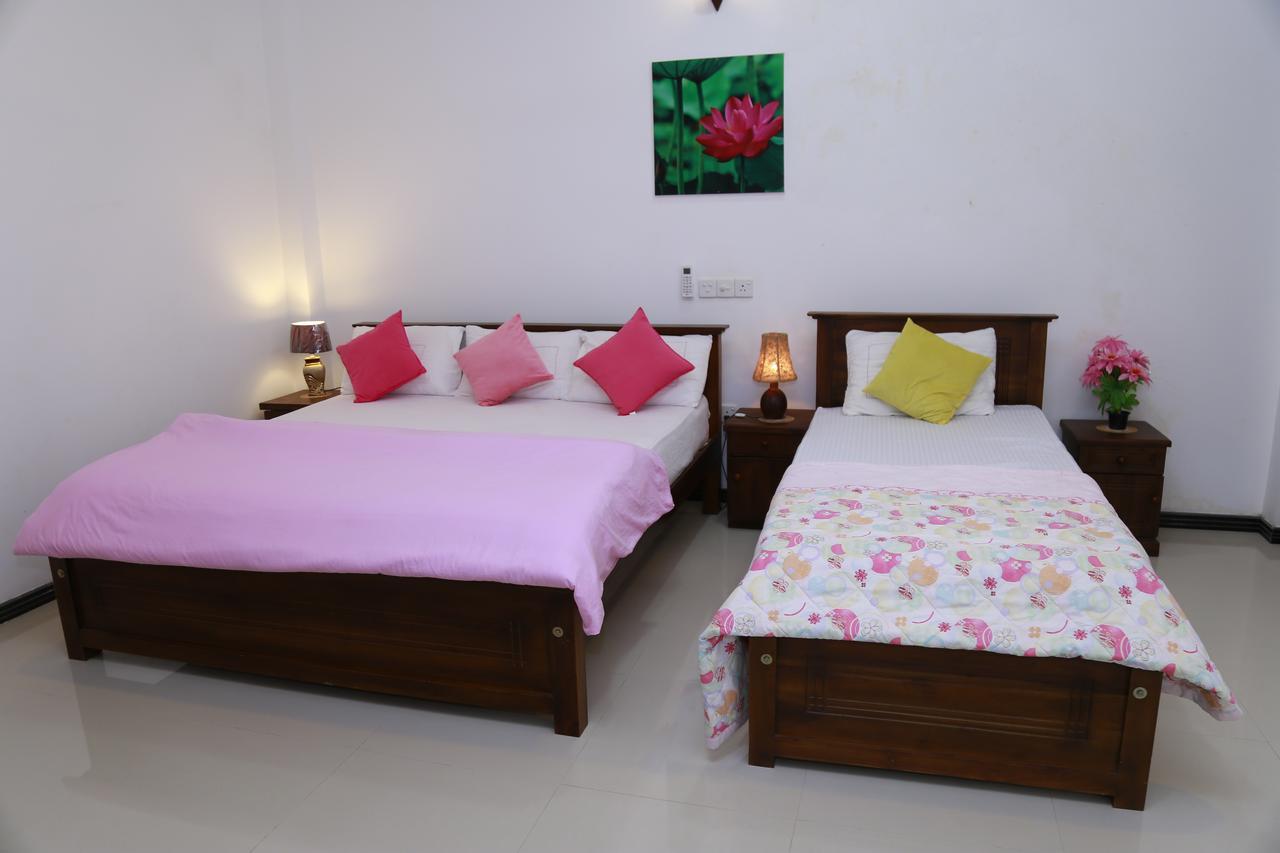 Lotus Dreams Guesthouse Weligama Exteriör bild