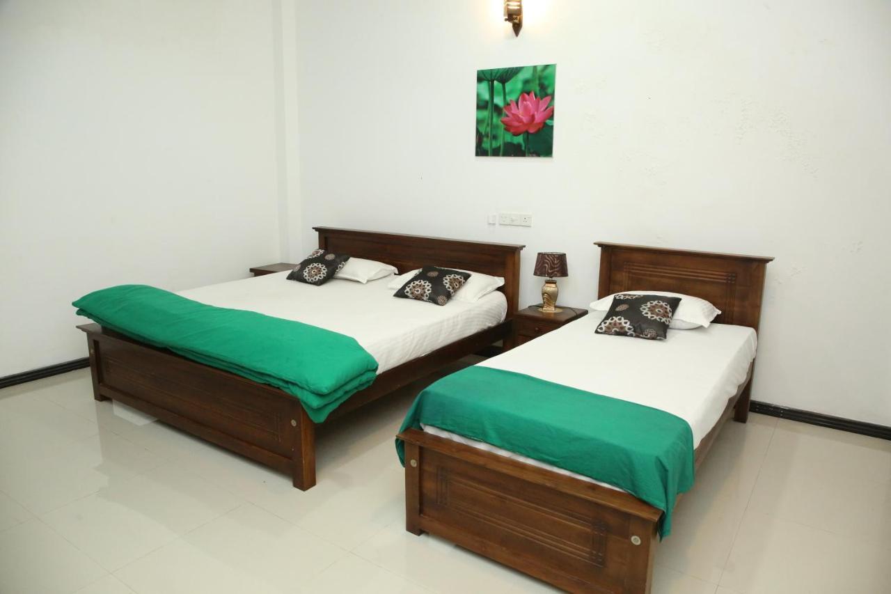 Lotus Dreams Guesthouse Weligama Exteriör bild