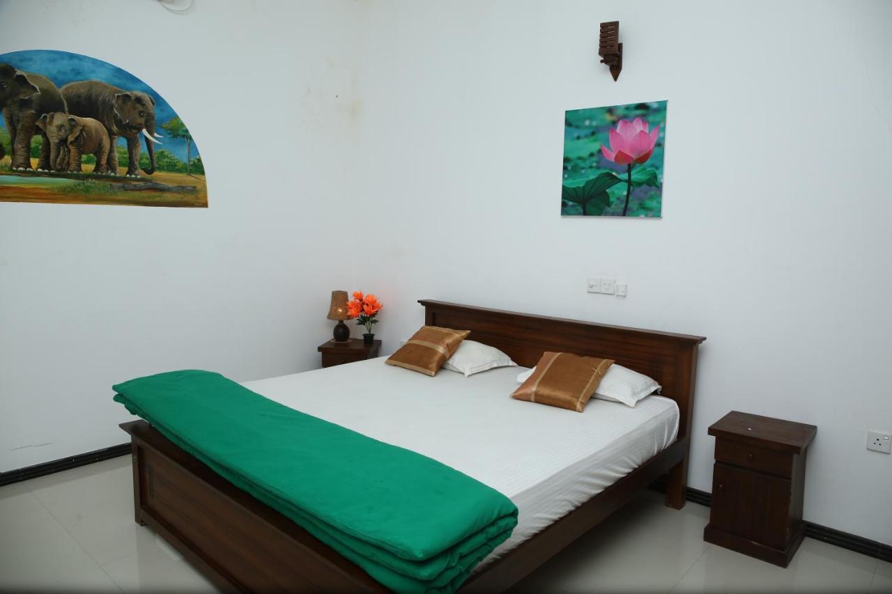 Lotus Dreams Guesthouse Weligama Exteriör bild